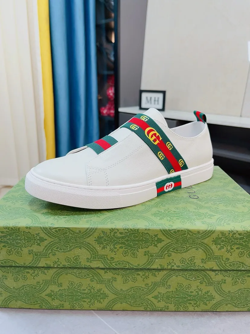Men's shoes 💰440🌹🌹GUCCI [Gucci] New high-end brand of men's shoes, the latest fashionable casual men's shoes, trendy and versatile style, relaxed and sporty style, uppers imported from Italy, first-layer cowhide, genuine leather lining and ultra-fine workmanship. Original personalized fashionable rubber wear-resistant outsole, light and comfortable on the foot, size 38-44